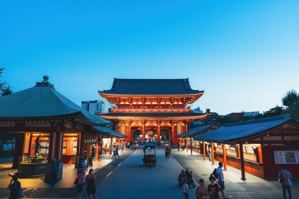 Sensō-ji Temple with red lantern in Asakusa Tokyo itinerary 3 days.