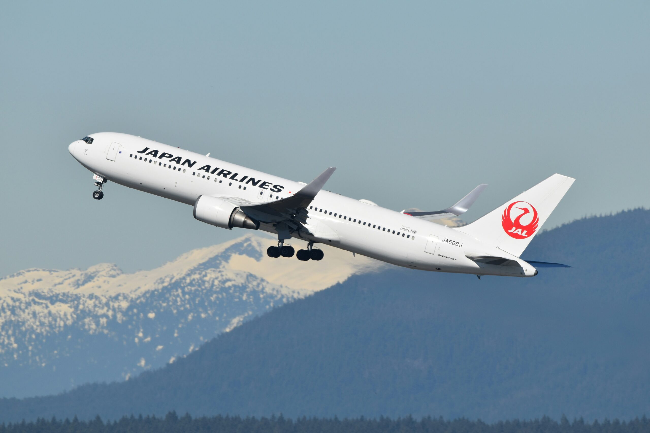 Japan Airlines Boeing 767 at Tokyo Haneda