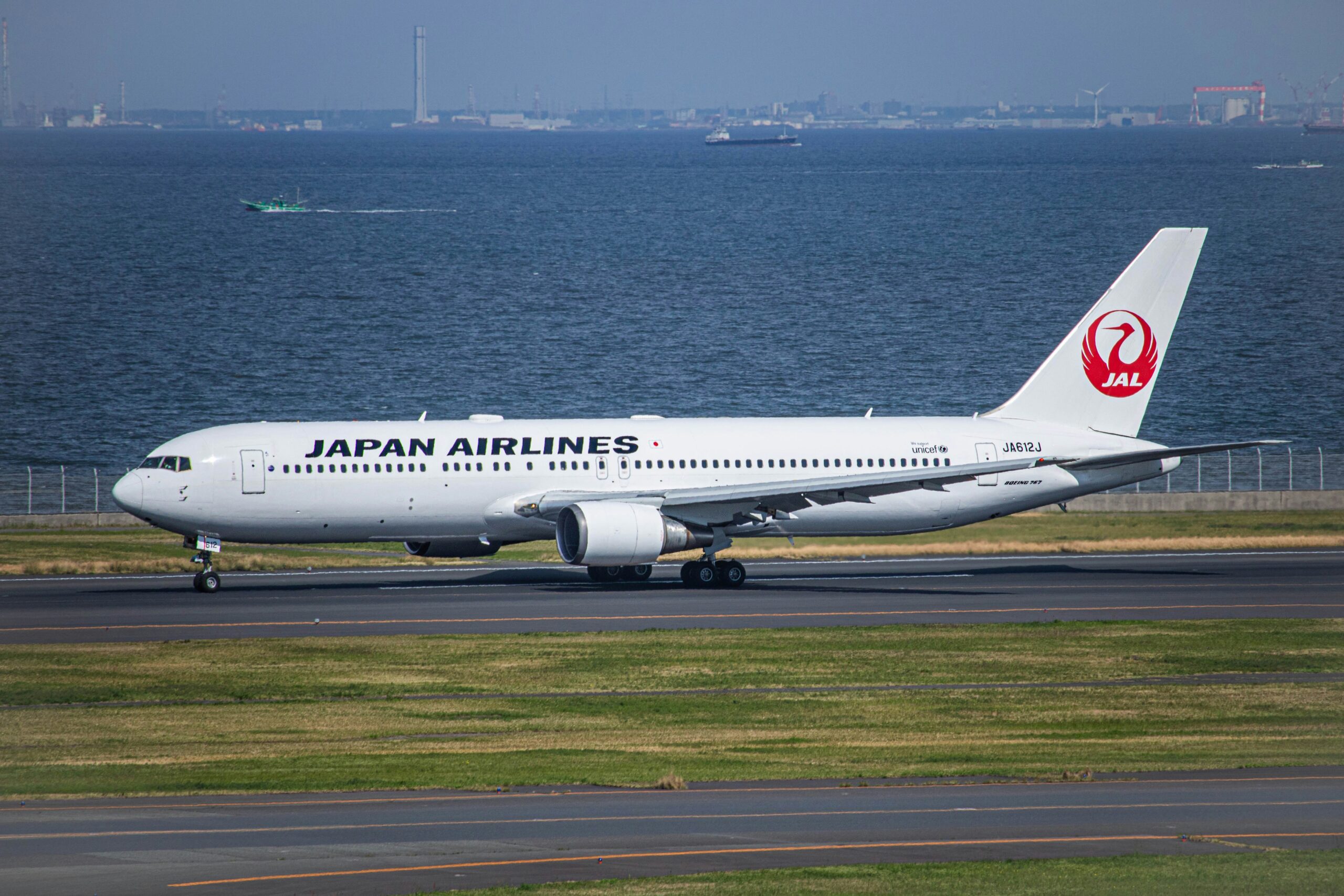 Japan Airlines Boeing 767 climbing after takeoff