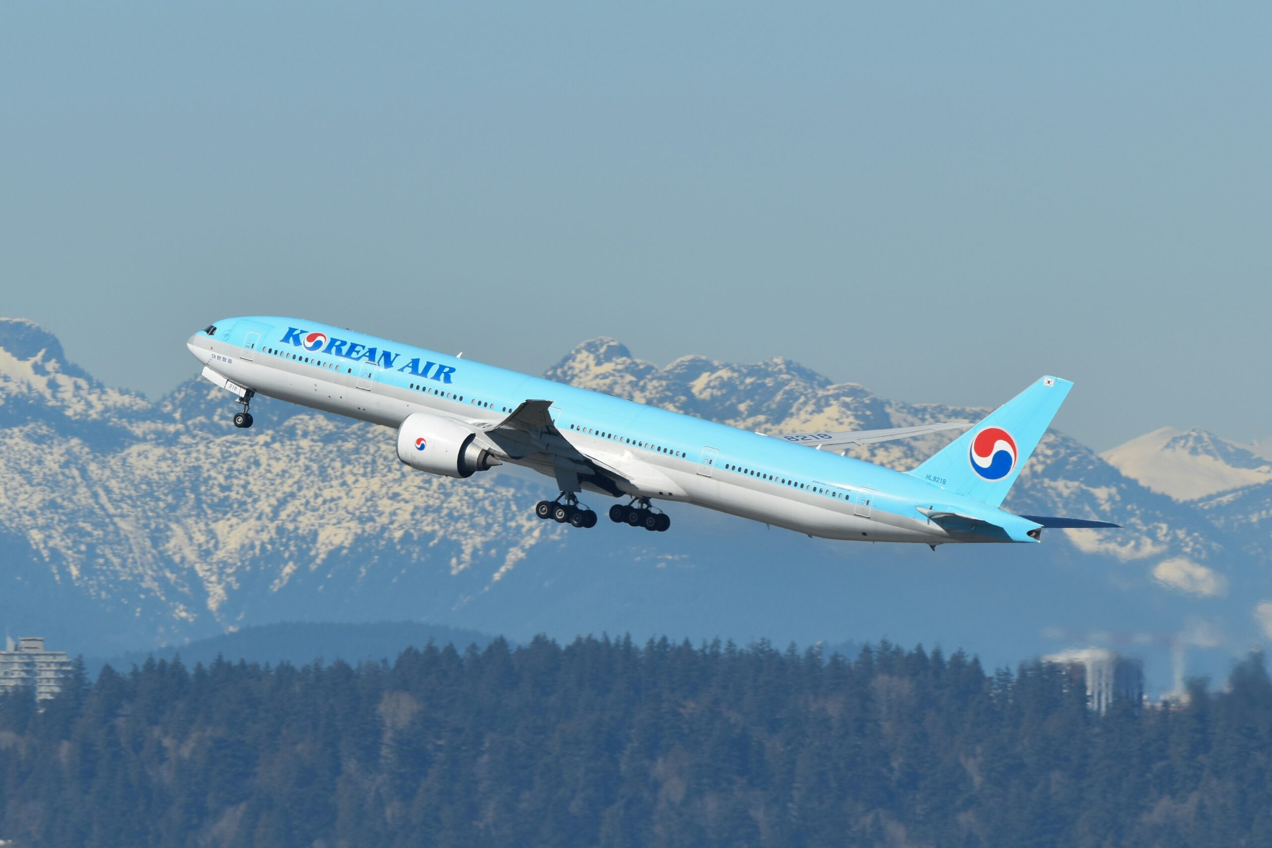 Korean Air Boeing 747 cargo aircraft in flight