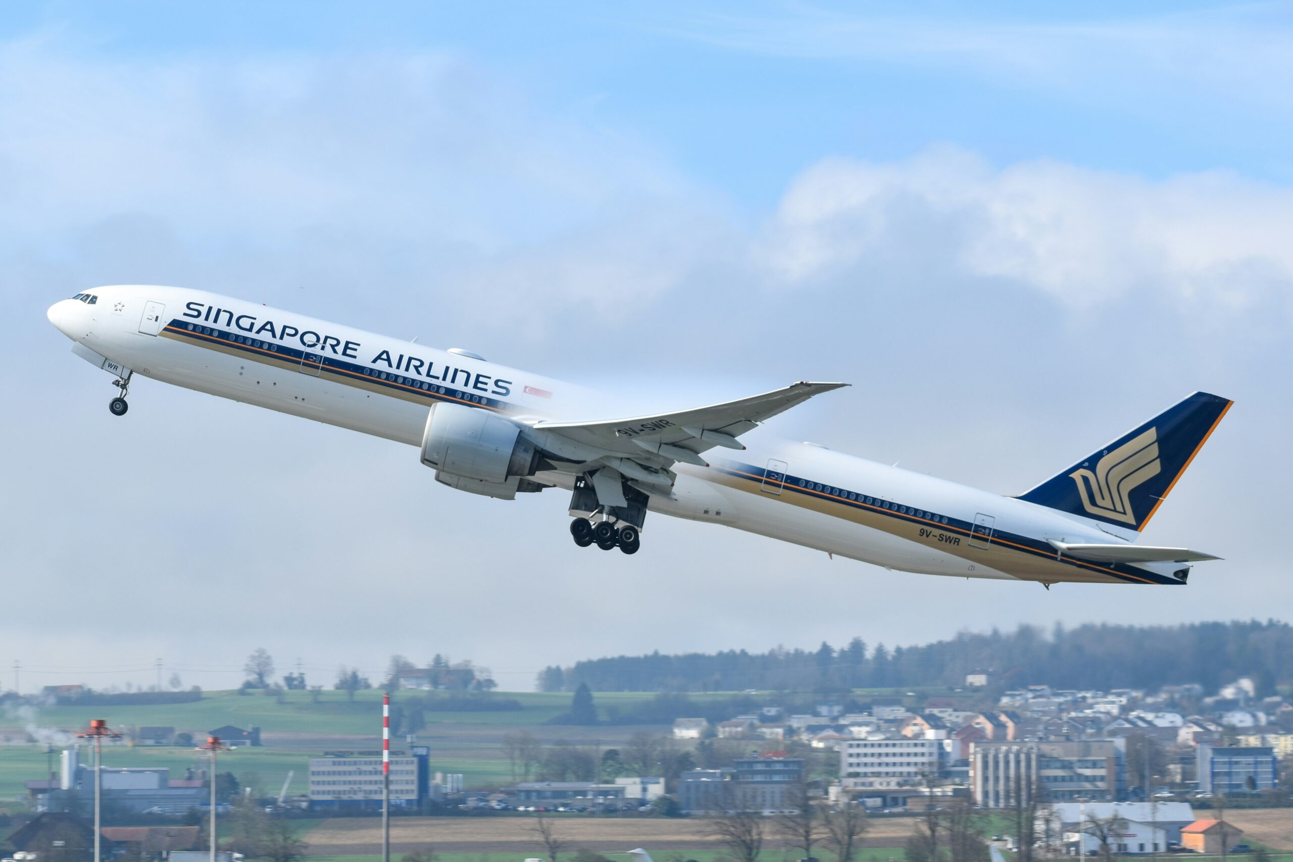 Singapore Airlines Boeing 777 taking off