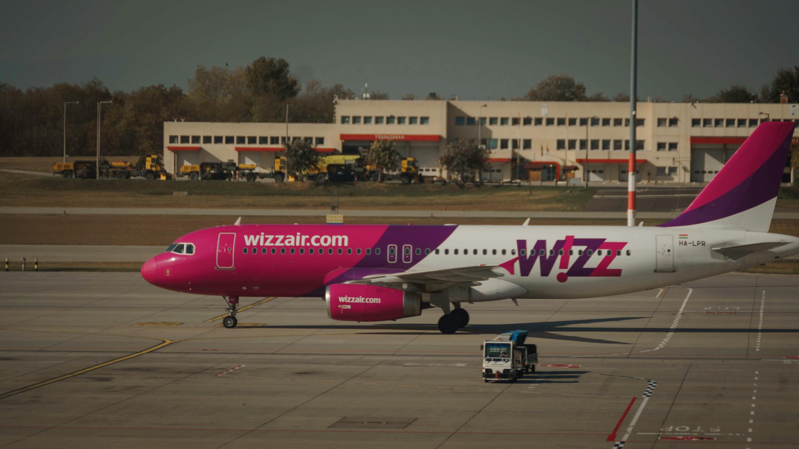 Wizz Air Airbus A320 taxiing at Budapest airport